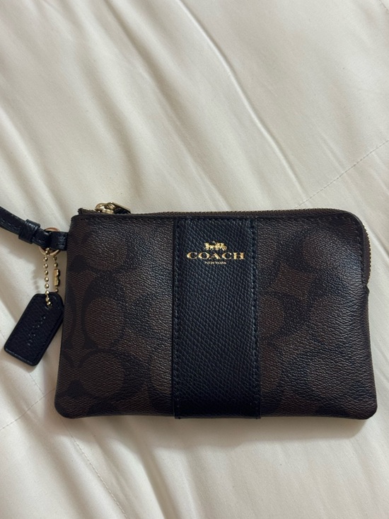 Coach Handbags - Coach Corner Zip Wristlet